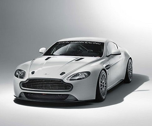 Aston Martin V8 Vantage GT4 2011
