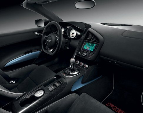 Audi - Interni della vettura Audi R8 Spyder GT width=