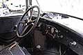 Fiat 514L berlina quattro porte del 1930 interni con volante, leva del cambio e quadretto cruscotto