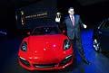 Porsche Boxster / Cayman vince il World Performance Car of the Year conil President e CEO Porsche Cars North America Detlev von Platen al New York Auto Show 2013