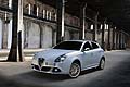 Stile, prestazioni e soluzioni tecniche all’avanguardia caratterizzano le nuove generazioni dei modelli MiTo e Giulietta, punti di riferimento della gamma Alfa Romeo, che attraverso il loro restyling mira a rinnovare la leadership del mercato.