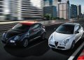 Proposta con pedaliera sportiva in alluminio, cruise control, climatizzatore bi-zona e sistema Blue&Me, la MiTo SBK Limited Edition è disponibile in due tinte (nero e rosso Alfa) abbinabili a tre colori per il tetto.