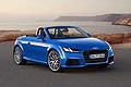 L ´equipaggiamento di Audi TT Roadster include la capote automatica insonorizzata, gruppi ottici xeno plus con luci diurne in tecnologia LED, lo sterzo progressivo e l’Audi active lane assist.