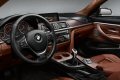 Oltre al tipico volto BMW, caratterizzato dal doppio rene e i doppi proiettori circolari, la caratteristica più evidente è rappresentata dall’ampia presa d’aria inserita nella minigonna anteriore.