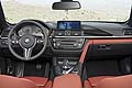 Sulla BMW M4 Cabrio sono disponibili tutti i dispositivi di assistenza del guidatore e servizi di mobilità di BMW ConnectedDrive. 