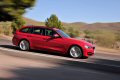 La BMW 318d Touring impiega il medesimo propulsore, ma nella potenza da 143 CV, e promette scatto da 0 a 100 km/h in 9,2 secondi, velocità massima di 210 km/h e consumi di 4,5 l/100 km.