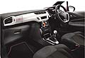 Sotto il cofano, la DS 3 Cabrio DStyle by Benefit è alimentata da un dinamico motore VTi 120, abbinato ad un cambio manuale a 5 marce. 