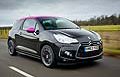 Le versioni DS3 Pink sono disponibili nelle tinte Polar White oppure Perla Nera Black e offrono dotazioni specifiche che attingono ai livelli di allestimento DStyle e DSport. 