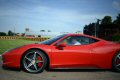 Gordon Ramsay poi è stato accompagnato dal collaudatore Raffaele de Simone sul circuito di Fiorano.