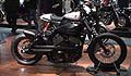 Le motociclette CVO Harley-Davidson® offrono alti livelli di personalizzazione attraverso l'uso di componenti esclusivi e di trattamenti di verniciatura abbinati a diversi articoli della linea di accessori del marchio.