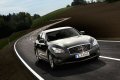 Infiniti arricchisce le dotazioni della sua ammiraglia con ulteriori elementi, offrendo più comfort, maggiore possibilità di scelta tra i rivestimenti e, come optional, il navigatore satellitare Connectiviti. 