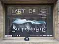 Locandina al Museo di arti decorative a Parigi per la Kermesse L´Art de Automobile by Ralph Lauren