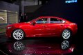 Il telaio SKYACTIV prevede sospensioni MacPherson all´anteriore, multi-link al posteriore, servosterzo elettrico, servofreno ottimizzato e aerodinamica migliorata anche nel sottoscocca per un Cx pari a 0,26.. 
