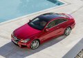 La caratteristica principale del nuovo look di Mercedes Classe E Coupé e Cabrio è riconoscibile nella parte anteriore, modificata con nuovi fari che comprendono una sola lente proiettore su tutti gli elementi funzionali.
