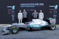 La nuova Mercedes non offre grandi novità estetiche, limitate al muso rialzato, elemento in comune altri team, mentre le linee appaiono più fluide rispetto alla Rossa di Maranello.