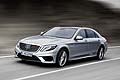 Ora, dopo il lancio dei modelli A 45 AMG e CLA 45 AMG è il turno della S63 AMG, la più potente berlina ad alte prestazioni del segmento superiore che fissa nuovi parametri di riferimento in termini di dinamica di marcia, struttura leggera ed efficienza.