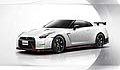 Nissan GT-R Nismo sarà disponibile in cinque tinte: Brilliant White Pearl, Meteor Flake Pearl Black, Ultimate Metallic Silver e Vibrant Red. 