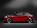 La nuova MINI John Cooper Works è equipaggiata di serie con un assetto sportivo e trae vantaggio dall’affidabile asse anteriore MacPherson ed asse posteriore multilink. 