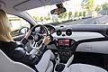 Il sistema di infotainment IntelliLink di Opel è dotato di schermo touch screen a colori da 7 pollici e comprende l’app Tune-in, BringGo e Stitcher. 