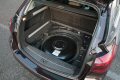 Opel prevede una pratica soluzione per l’alloggiamento del serbatoio del gas, integrato nella sede della ruota di scorta. 