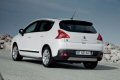 Peugeot 3008 Hybrid4 arriverà sui mercati da gennaio 2012, ed è offerta ad un prezzo base di 35.000 euro, che sale a 36.800 per la versione più accessoriata