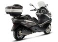 Oltre alla versione standard il nuovo Piaggio X10 è disponibile nell’allestimento Executive, che offre in più anche il sistema ABS e l’ASR. 