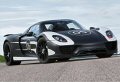 La meccanica è da sportiva pura: il V8 di 4.6 litri è collocato in posizione centrale, il telaio monoscocca è di plastica rinforzata da fibra di carbonio, le sospensioni sono a quadrilateri davanti, multlink a regolazione elettronica dietro.