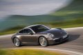 Più potente la Carrera 4S la cui accelerazione da fermo fino a 100 km/h avviene in 4,1 secondi (4,3 per la cabriolet). La punta massima è di 299 km/h.