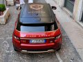 Edizione sepeciale della Range Rover Evoque Bollinger Special Cuvee con logo Bollinger sul tetto