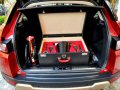 Range Rover Evoque Bollinger Special Cuvee: elemento esclusivo della Wine Car è l´allestimento del bagagliaio nel quale sono stati realizzati due armadi climatizzati a cassetti capaci di contenere sino a 12 bottiglie