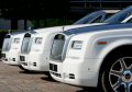 A bordo, chiudono la serie delle novità inediti battitacco con le parole “London 2012”, “Hand Built in Goodwood, England” e “One of Three”, circondate da una corona di alloro.