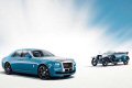 Il cofano anteriore è in metallo, priva di verniciatura, come l’auto da corsa del 1913, mentre la fiancata laterale offre un profilo evocativo della partecipazione di quattro Rolls-Royce alla gara di cento anni fa.