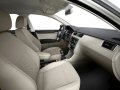 L’allestimento Reference propone di serie specchietti regolabili elettricamente, volante multifunzione, radio CD MP3 con ingresso aux-in, aria condizionata e computer di bordo.