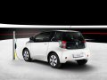 La ricarica avviene in circa tre ore, ma è possibile ricaricare circa l’80% della batteria in soli 15 minuti grazie al sistema Fast Charging. 