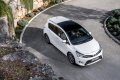 L’allestimento Style della Toyota Verso prevede in più i sensori per il funzionamento automatico di fari, tergicristalli e dispositivo di offuscamento automatico del retrovisore interno, un tettuccio panoramico