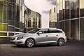 La nuova Volvo V60 è l'automobile per chi ha bisogno della versatilità di una station wagon ma desidera anche la maneggevolezza di una berlina sportiva. 