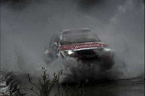Dakar 2013 - 10^ Tappa Dakar Cordoba La Rioja auto rally attaversamento fiume width=