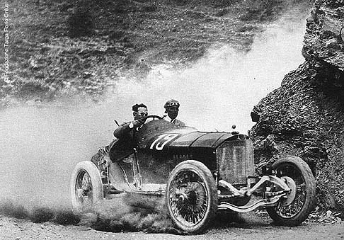 Eco Targa Florio - Targa Florio del 1922 - Il Conte Giulio Masetti driver su auto storica Mercedes width=
