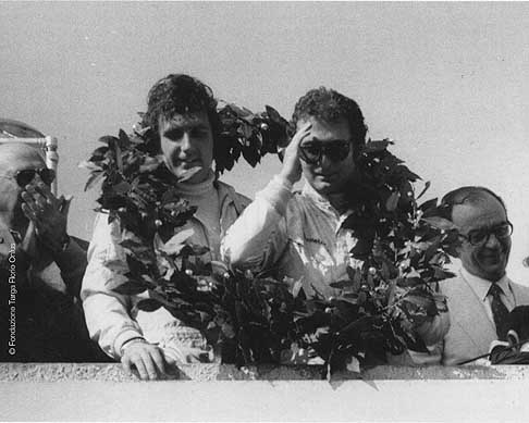 Eco Targa Florio - 1971 Hezemans e Vaccarella festeggiano la straordinaria vittoria alla Targa del 1971 width=