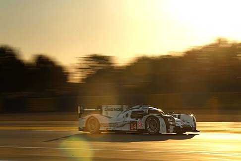Porsche - Nella categoria LMP2, la Morgan-Nissan guidata da Julien Canal, Olivier Pla e Roman Rusinov, appare destinata alla vittoria. width=