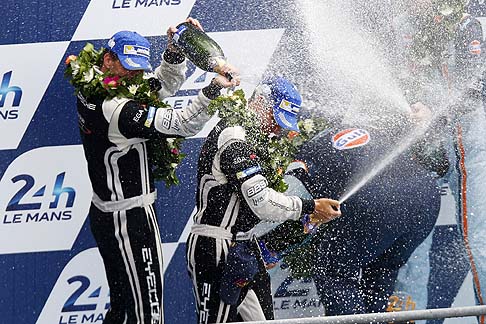 Audi - Il terzo posto ottenuto dalla Toyota n° 8, guidata da Davidson, Lapierre e Buemi, rappresenta una magra consolazione, dopo che la vittoria appariva sempre più vicina. width=