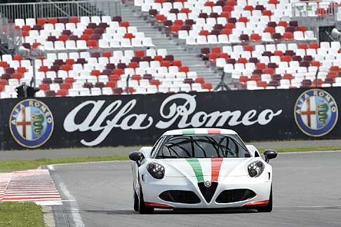 Alfa Romeo - Alfa 4C sul circuito di Mosca width=