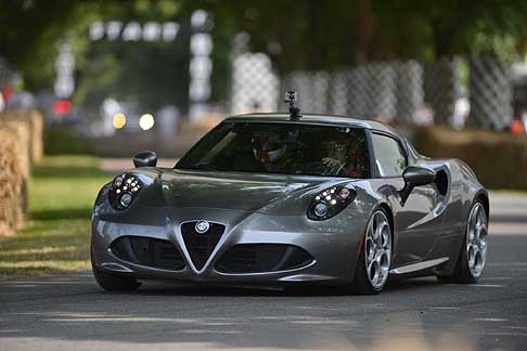Alfa Romeo - Alfa Romeo 4C in pista a Goodwood 2013 width=