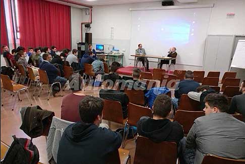 Ipsia F.lli Taddia di Cento - Alternanza Scuola Lavoro, formazione sui Motori da Competizione in Aula Magna dell´IPSIA F.lli Taddia di Cento, Ferrara