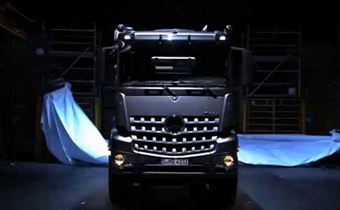 Mercedes-Benz - Anteprima mondiale Trucks Mercedes-Benz Acros anteriore presentato a Monaco - Germany width=