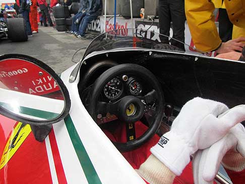 Film di Niki Luda - Atmosphere volante ferrari e pilota del film Rush width=