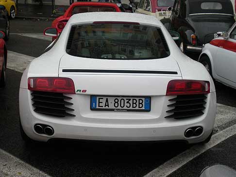 Telethon - Supercar Audi R8 per il raduno di Roma a favore di Telethon width=