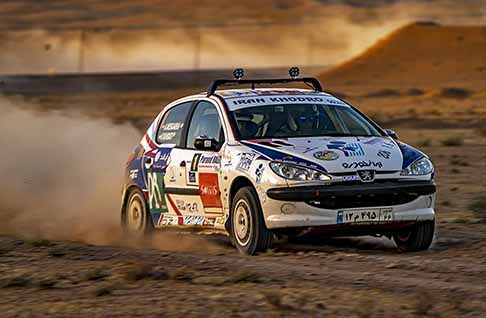 Automotoretrò - AutoMotoRetrò presso Fiere di Parma, punto di riferimento per il motorismo d´epoca. Racing cars Peugeot. Non perdere le Foto!