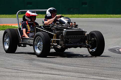 Effeffe - Ispirata alle GT degli Anni Cinquanta, il cui fascino senza tempo ha contagiato i fratelli Frigerio, la vettura in versione nude ha effettuato qualche giro di pista a Monza, lo scorso 21 giugno. width=