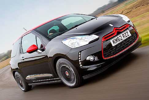 Citroen - Citroen DS3 DSport Red Special Edition diponibile con motore a benzina da 120 CV e il diesel da 90 CV per le DS3 DStyle, e il motore a benzina da 155 CV in alternativa al diesel da 115 CV per la DS3 DSport width=